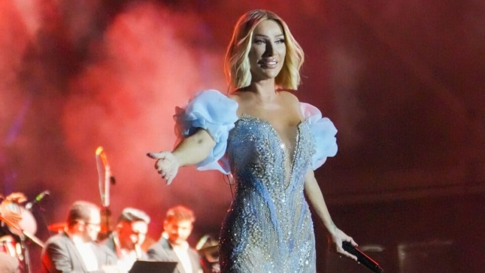 Seda Sayan, Paribu Vadi Açıkhava’da Unutulmaz Bir Konserle Hayranlarını Büyüledi